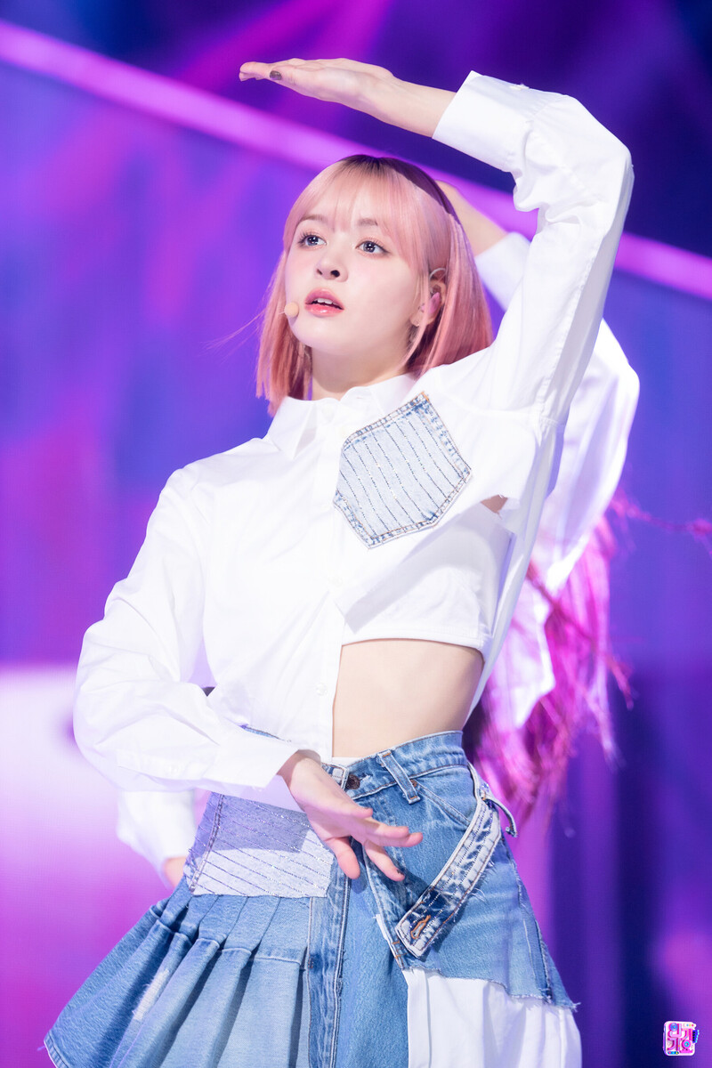 221023 NMIXX Lily - 'DICE' at Inkigayo documents 2