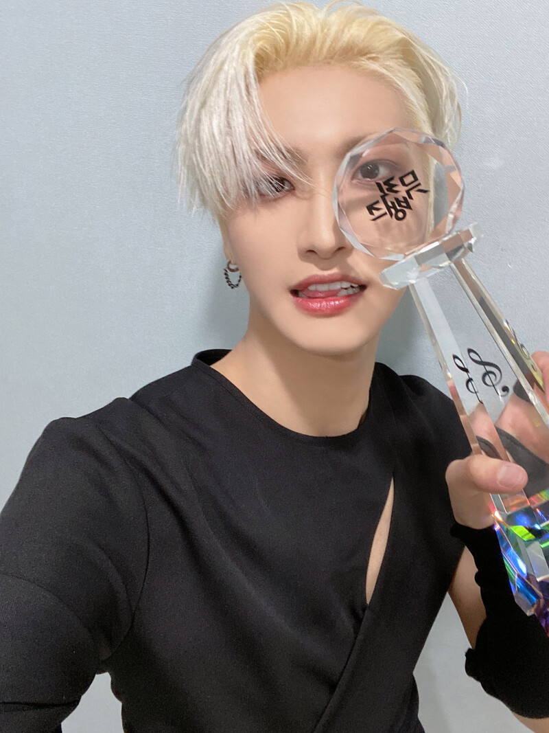 230106 ATEEZ Twitter Update - Seonghwa documents 1