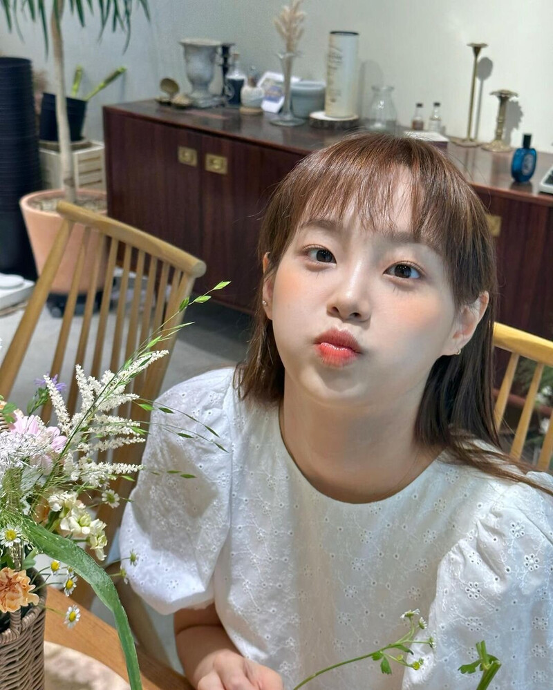 230611 Chuu Instagram Update documents 1