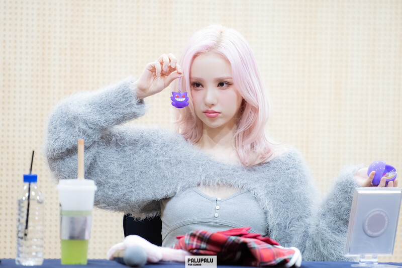 231119 VIVIZ Eunha at Fansign Event documents 11