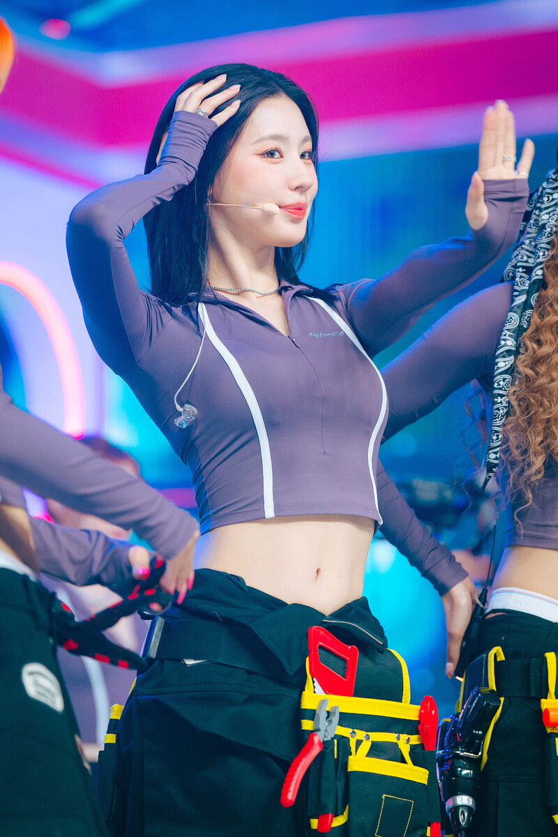 240714 (G)I-DLE Miyeon - ‘Klaxon’ at Inkigayo documents 1