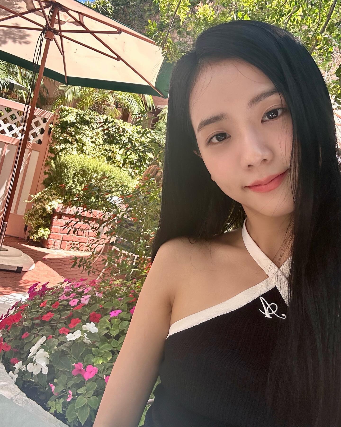 Jisoo (BLACKPINK) profile, age & facts (2023 updated)