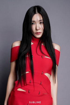 230428 SUBLIME Naver Post - Tiffany Young - Grazia Singapore Photoshoot Behind