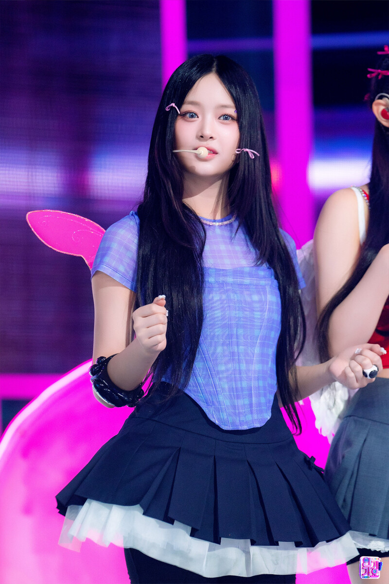 230723 NewJeans Hanni - 'ETA' at Inkigayo documents 2