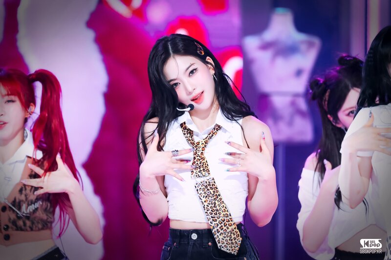 240707 STAYC Isa - ‘Cheeky Icy Thang’ at Inkigayo documents 2