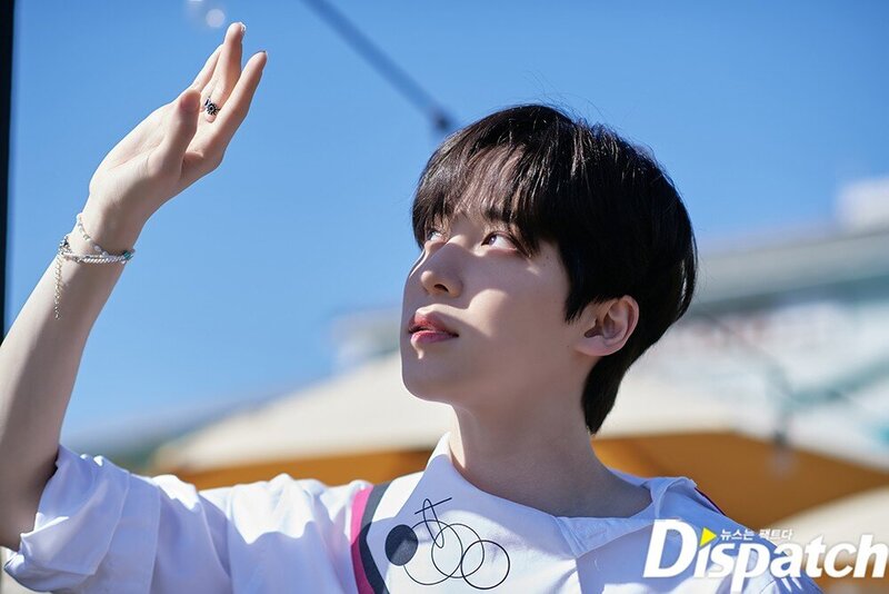 March 4, 2022 YUNHO- 'ATEEZ IN LA' Photoshoot by DISPATCH documents 3