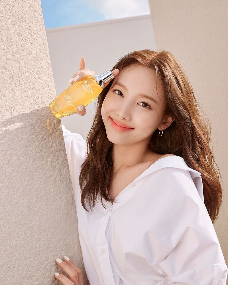 TWICE Nayeon x Biotherm 2022 documents 8