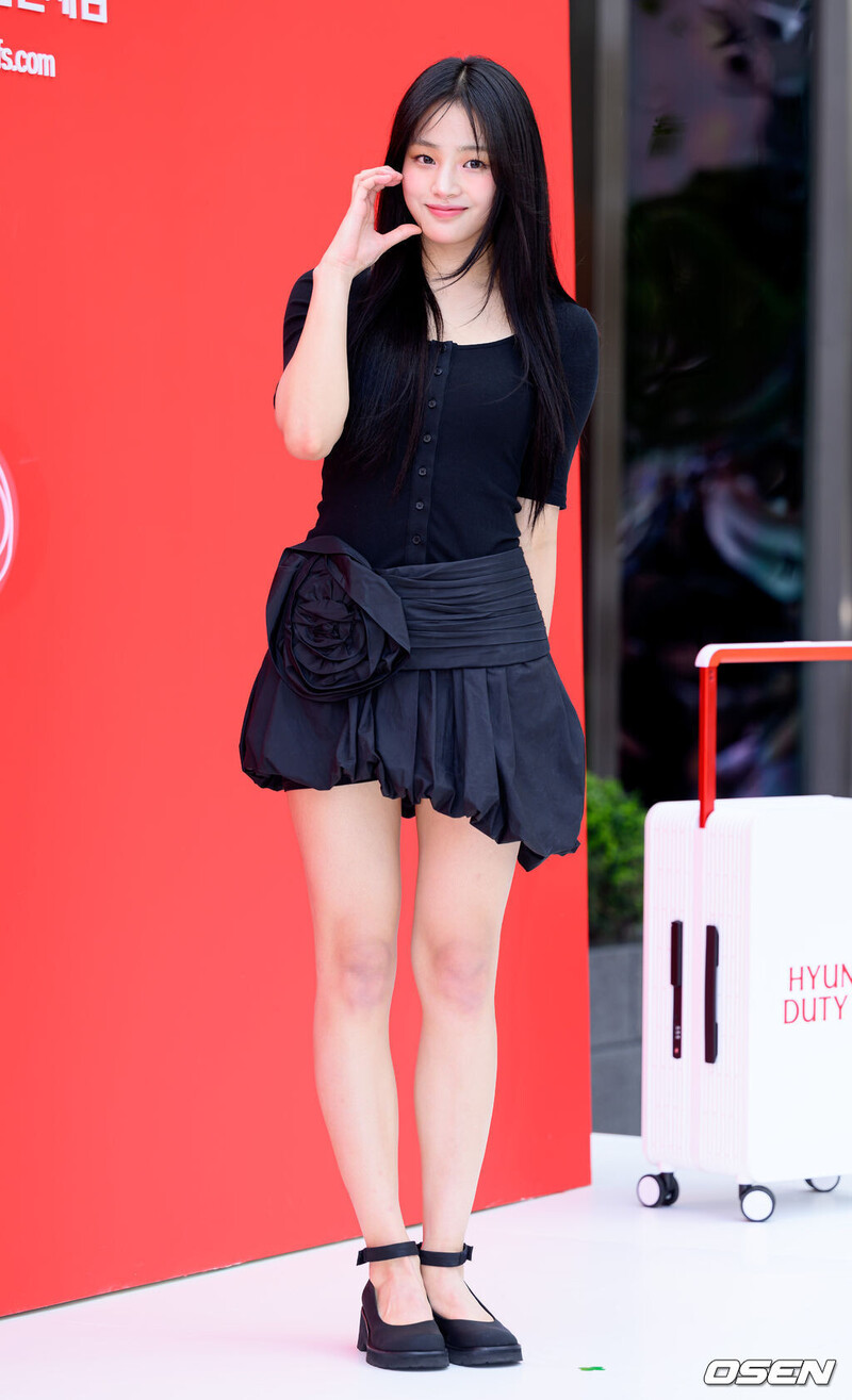 240801 New Jeans Minji - Hyundai Department Store Duty Free Event documents 9