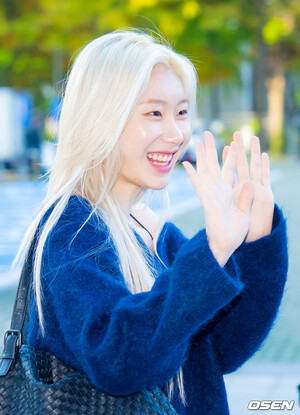 241030 ITZY Chaeryeong at 'SBS Kim Young-chul's Power FM' Radio commute