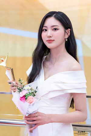 241108 CUBE Entertainment Naver Post with Eunbin - Behind the scenes of '2024 Asia Model Awards'