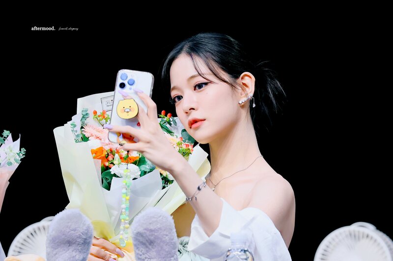 220708 fromis_9 Chaeyoung documents 12