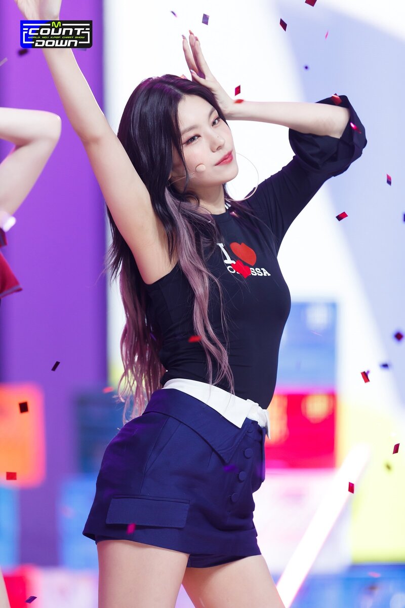 220721 ITZY Yeji - 'SNEAKERS' at M Countdown documents 19