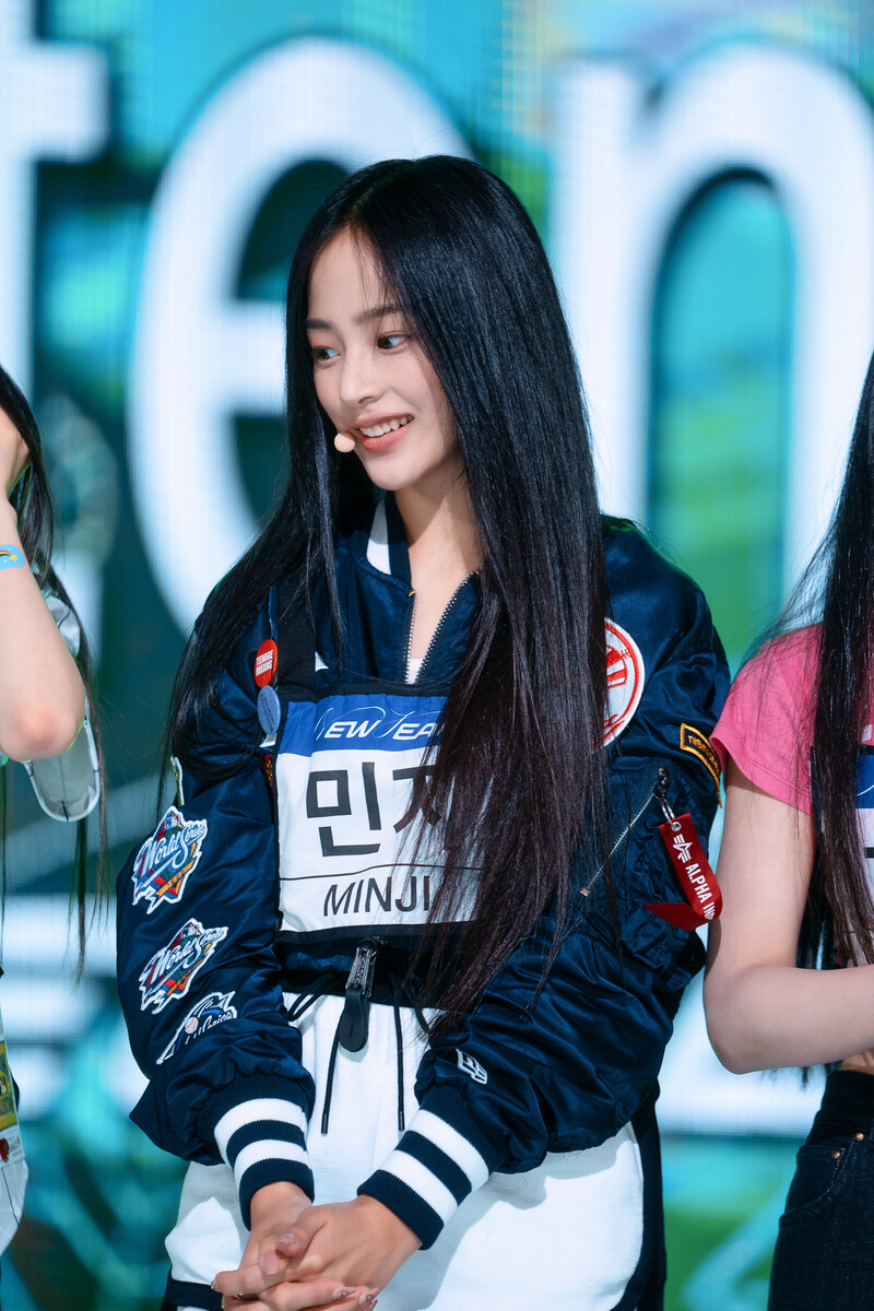 220807 NewJeans Minji 'Attention' at Inkigayo documents 7