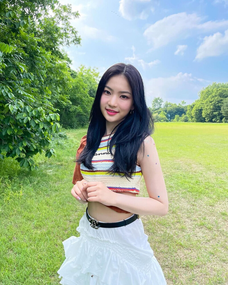 220807 STAYC Isa - Instagram Update documents 1