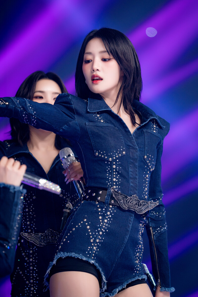 240204 (G)I-DLE Minnie - 'Super Lady' at Inkigayo documents 2