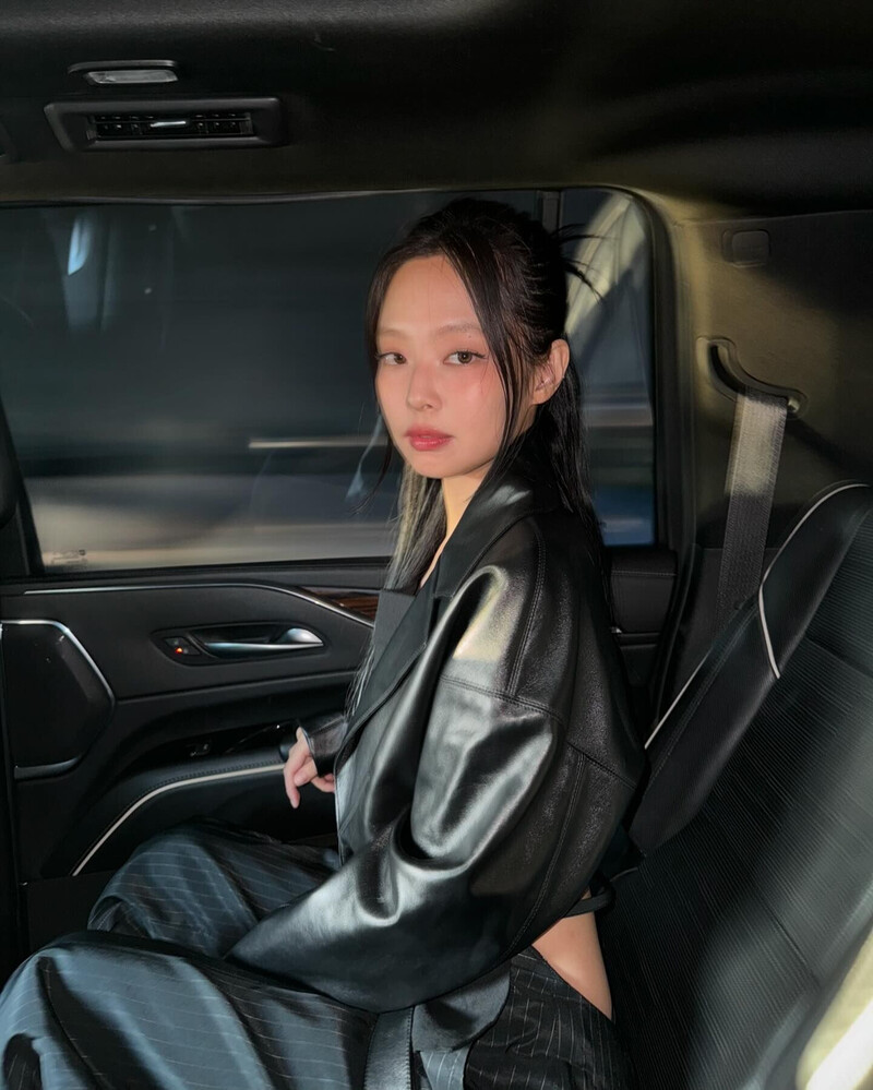 240918 - JENNIE Instagram Update documents 2