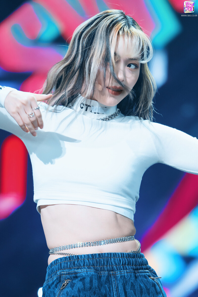 211017 ITZY - 'SWIPE' at Inkigayo documents 26