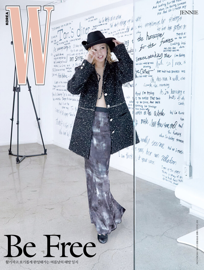 BLACKPINK Jennie for Chanel x W Korea July 2022 Issue documents 13