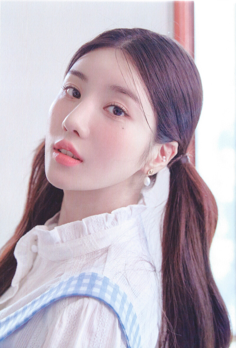 Kwon Eunbi 2022 Season's Greetings (Scans) documents 20