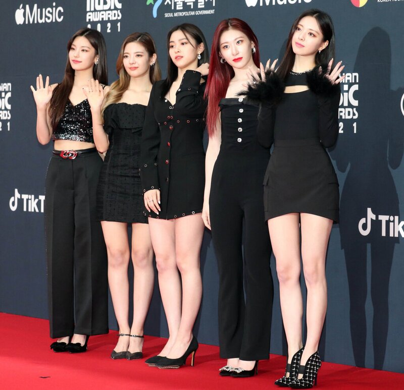 211211 ITZY at MAMA 2021 Red Carpet documents 5