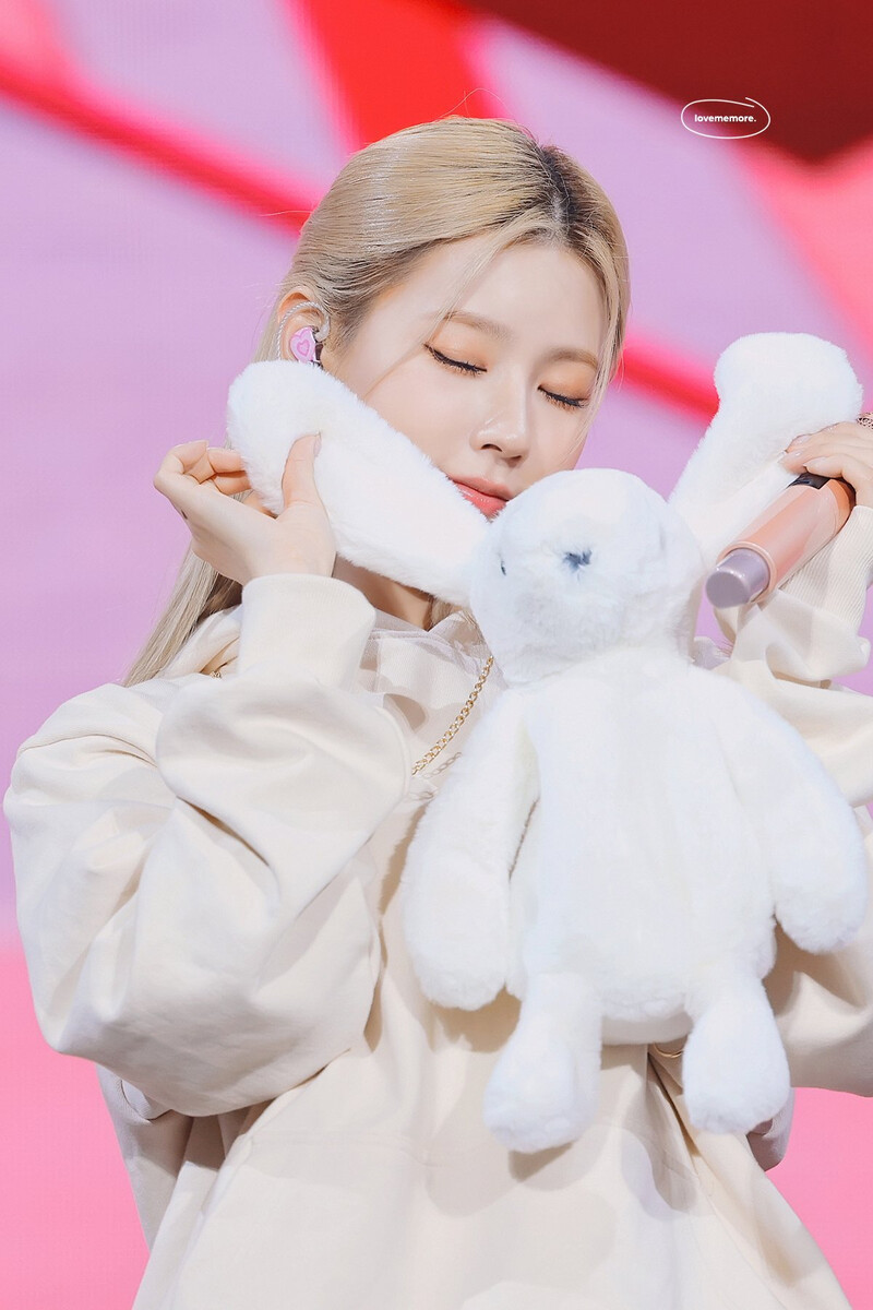 230129 (G)I-DLE Miyeon documents 2