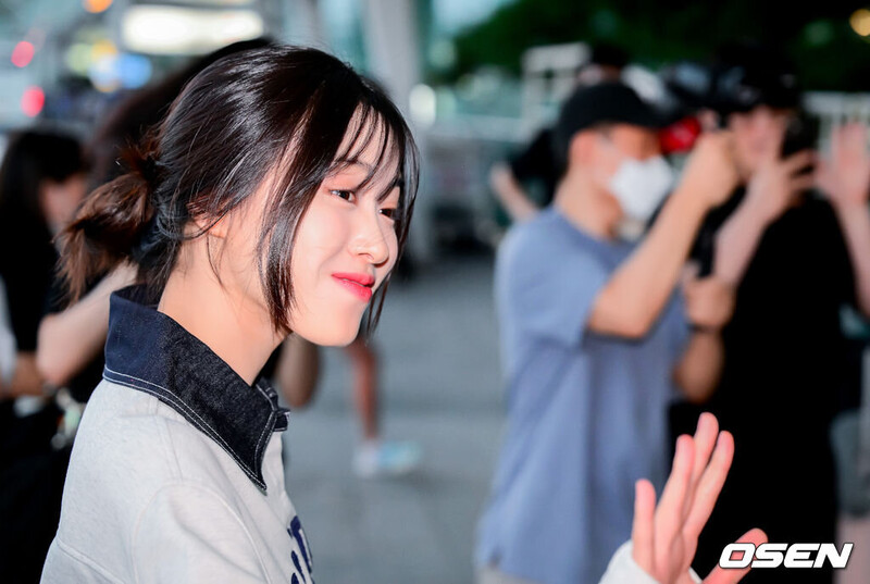 230819 ITZY Ryujin at Incheon International Airport documents 2