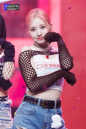 230413 Kep1er Yeseo - 'Giddy' & 'Back to the City' at M COUNTDOWN