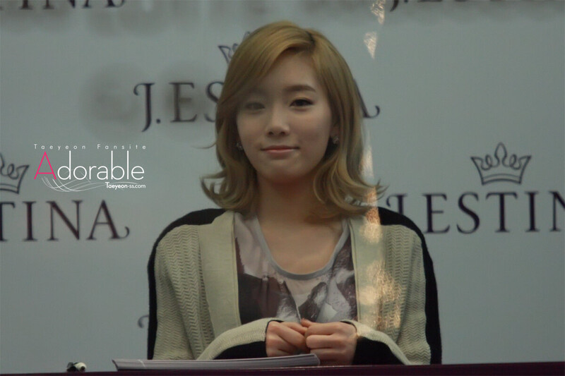 111204 Girls' Generation Taeyeon at J.ESTINA Fansign documents 6