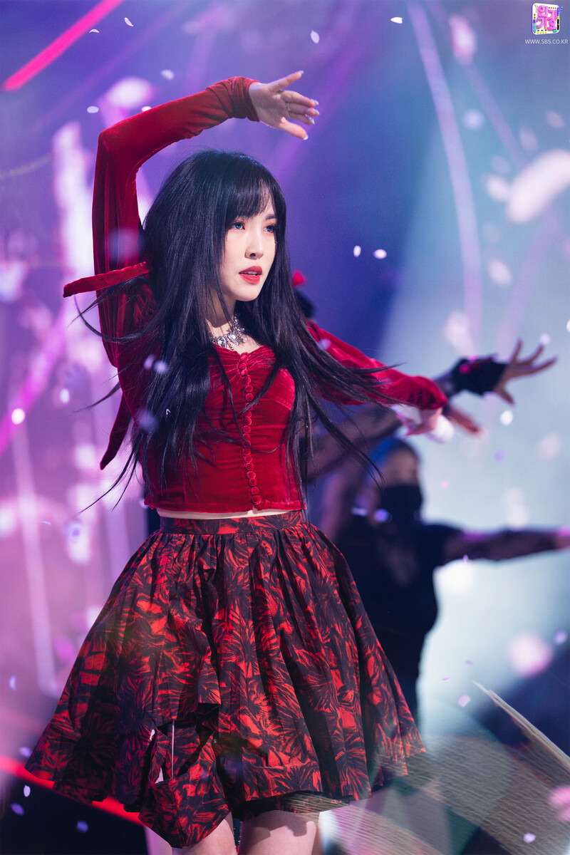 220123 YUJU - 'Play' at Inkigayo documents 29