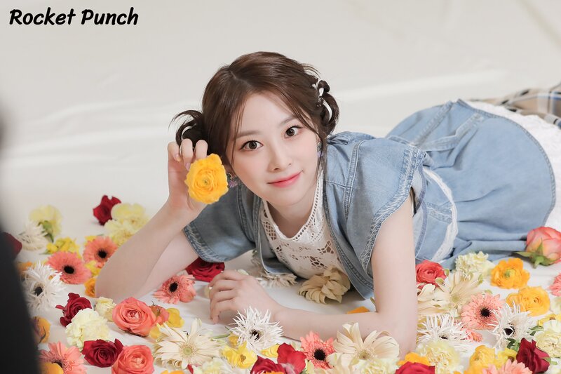 220628 Woollim Naver - Rocket Punch - 'Fiore' Jacket Shoot documents 15