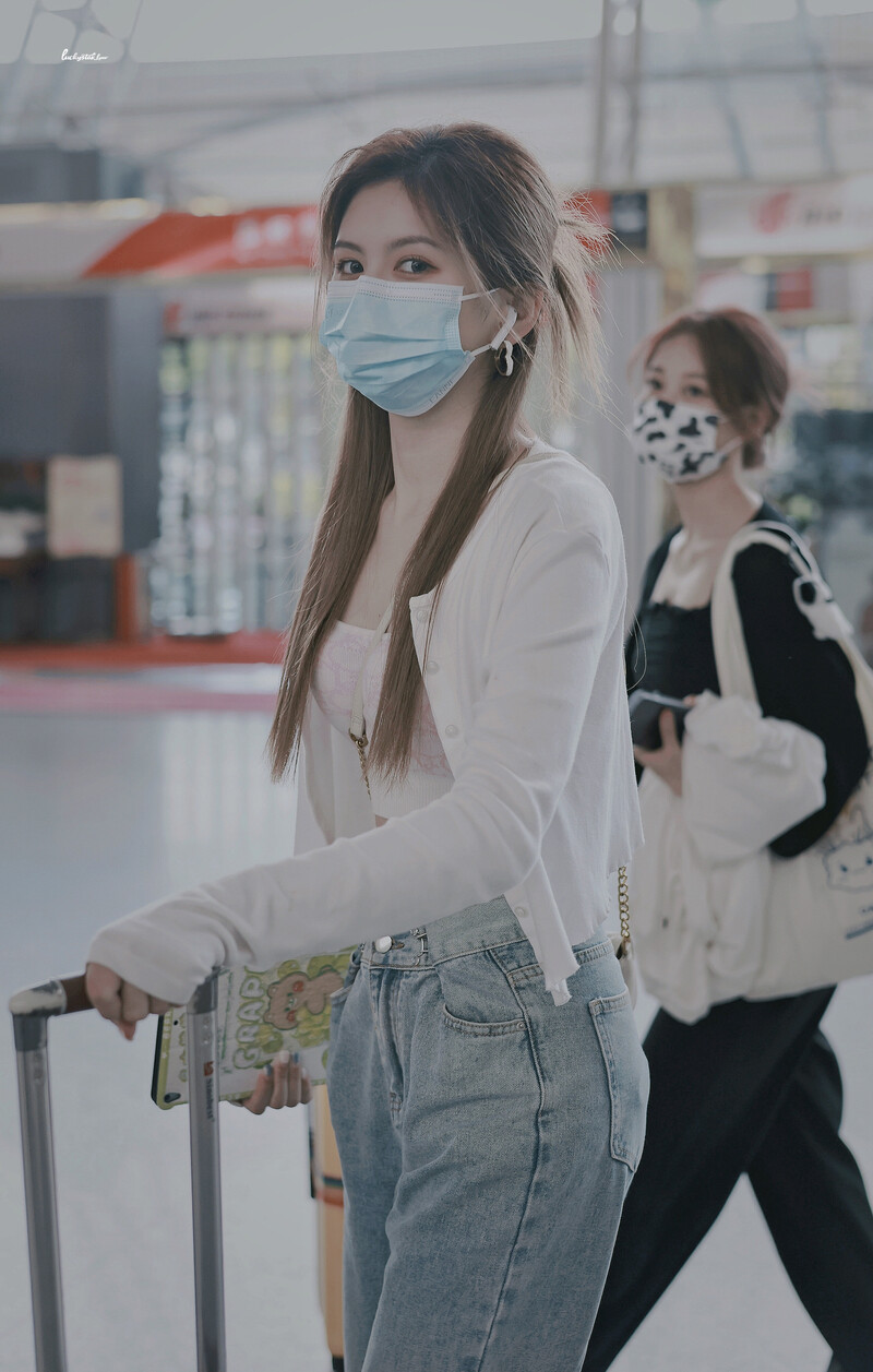 220821 Chen Lin at Guangzhuo International Airport documents 7