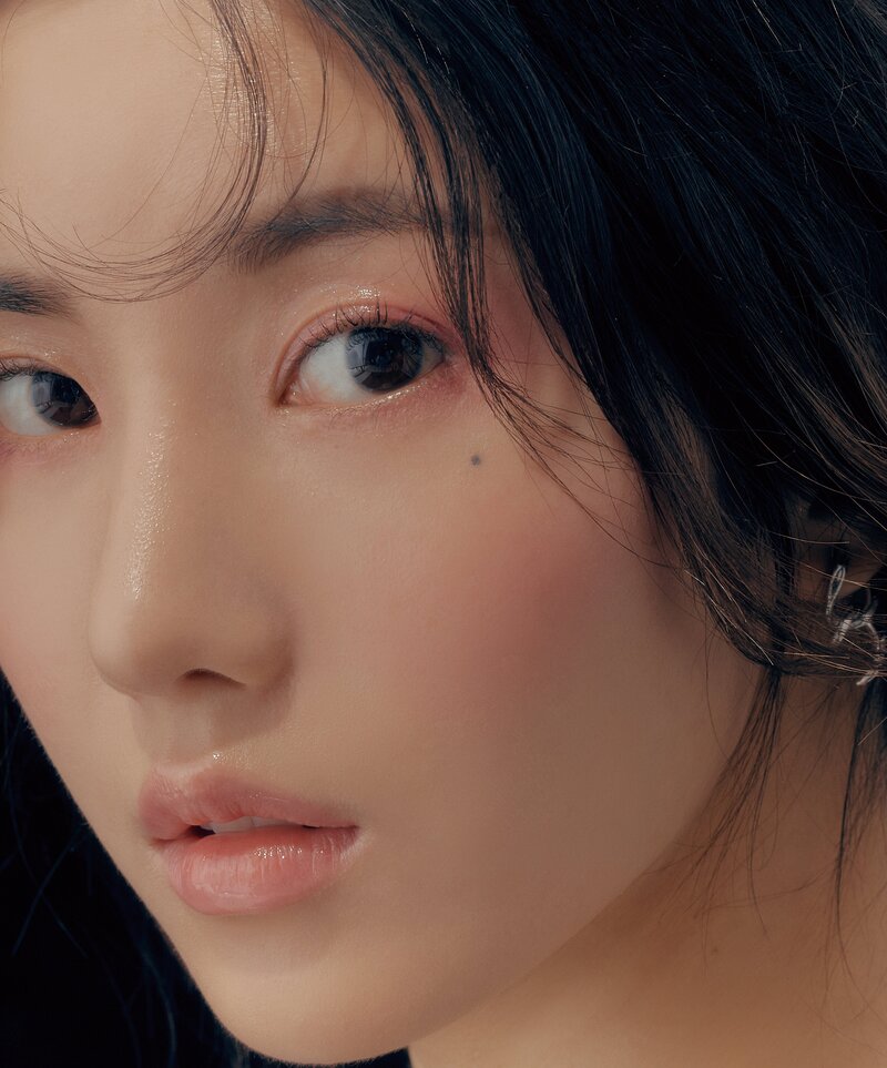 Kwon Eunbi for Singles Magazine August 2021 Issue documents 4