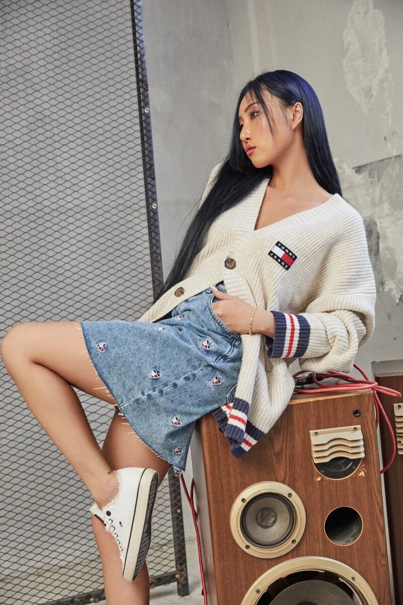 MAMAMOO's Hwasa for Tommy Hilfiger 2020 Fall Collection documents 13