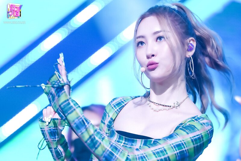 210815 Sunmi - 'You can't sit with us' at Inkigayo documents 11