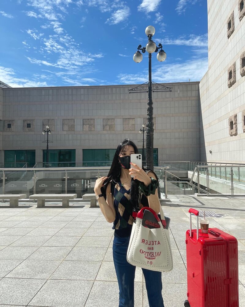 210927 Tiffany Young Instagram Update documents 3