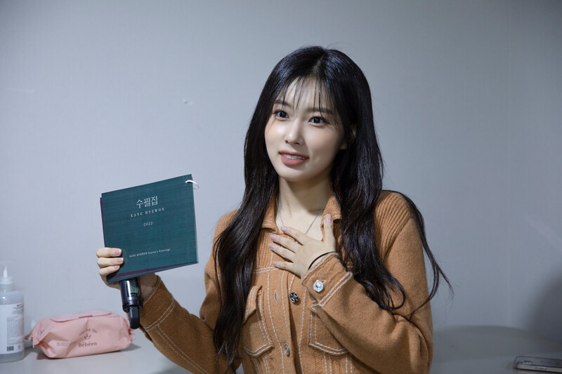 220205 8D Naver Post - Kang Hyewon Fanmeet Behind documents 1