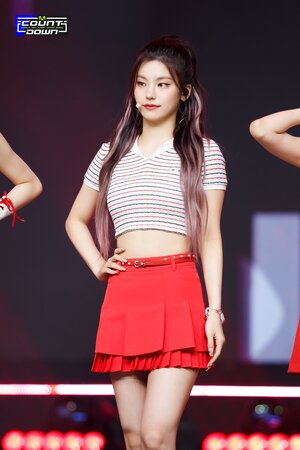220728 ITZY Yeji - 'SNEAKERS' at M Countdown