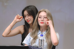 220731 STAYC Sumin & Seeun - Apple Music Fansign