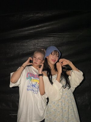 221129 - HAN YEWON Twitter Update with CHOI YEONJAE