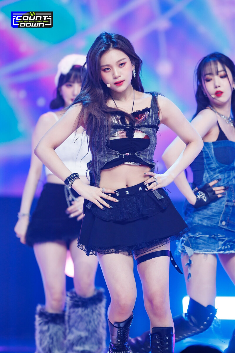 230209 VIVIZ Umji - 'PULL UP' at M COUNTDOWN documents 1