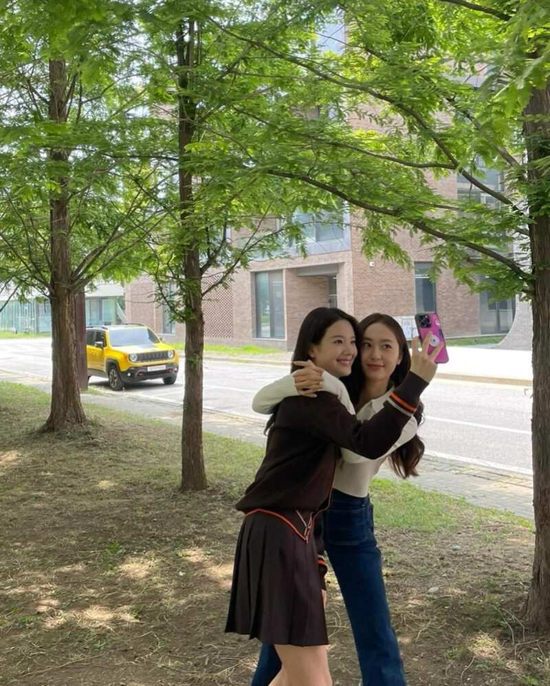 240619 Gyuri Instagram Update with Krystal documents 3