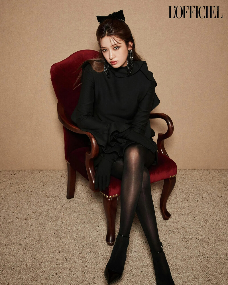 IVE Yujin for L’Officiel Korea Fall/Winter 2022 YK Edition documents 1