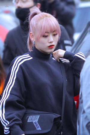 180323 Weki Meki Lua at Music Bank