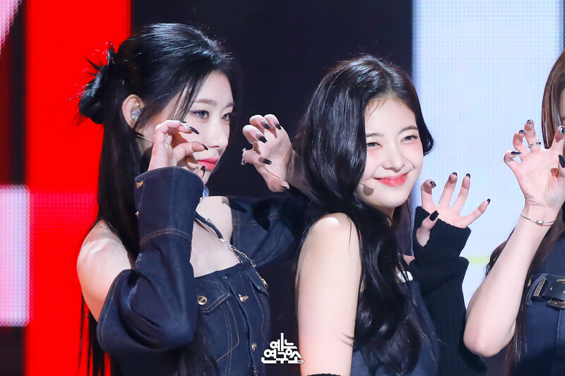 221210 ITZY - 'Cheshire' at Inkigayo documents 2