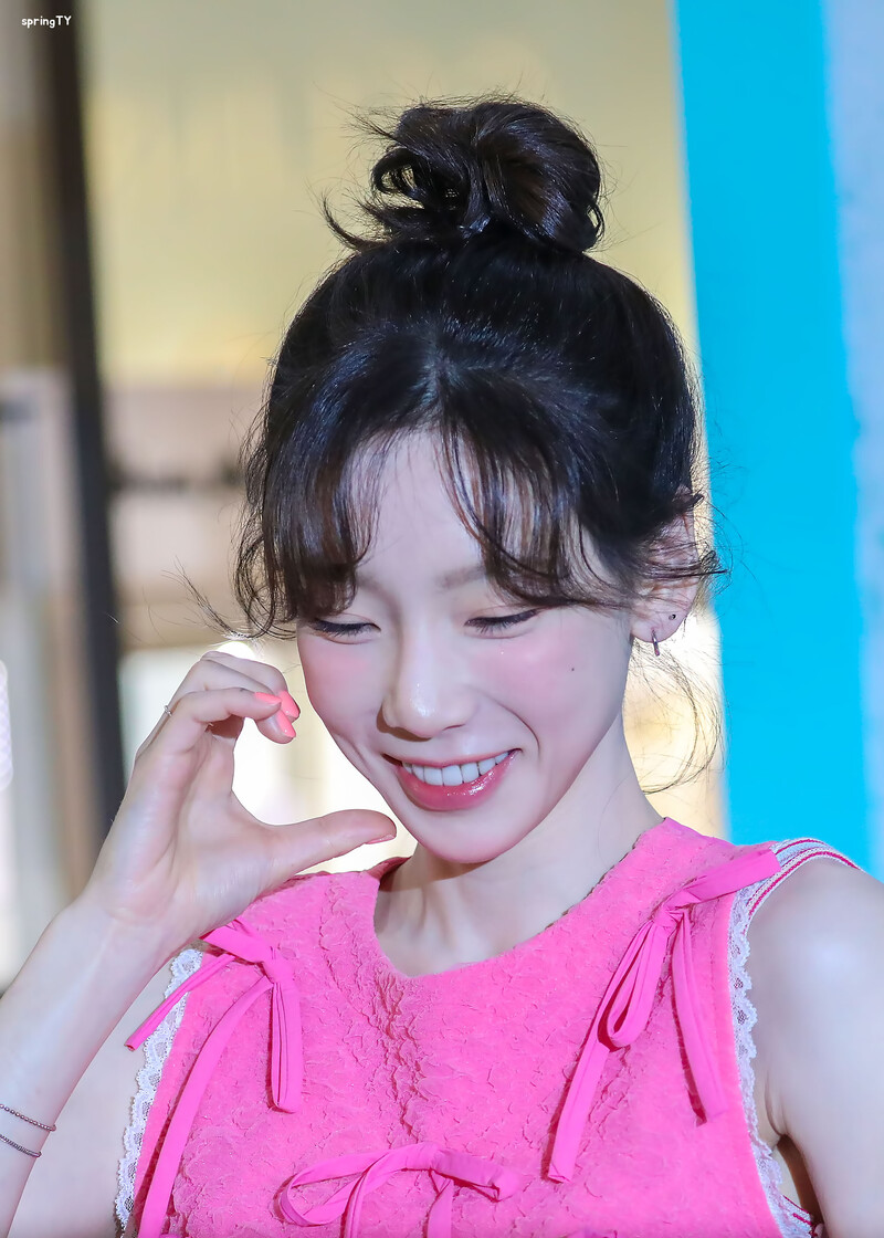 230330 Taeyeon - Benefit Pop-up Store Event documents 15