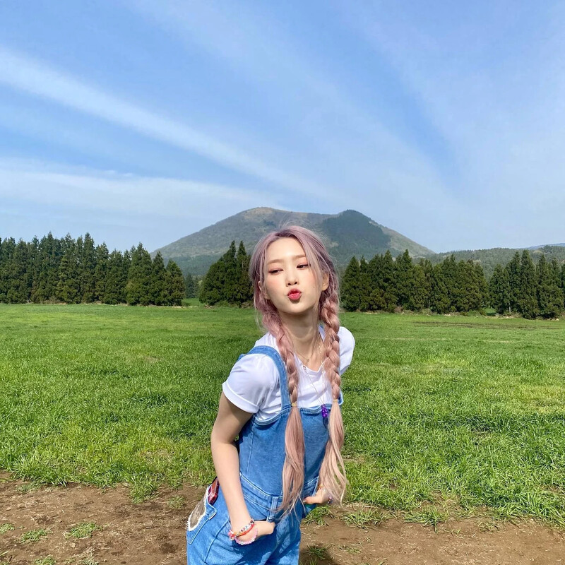 210511 OH MY GIRL Jiho Instagram Update documents 1