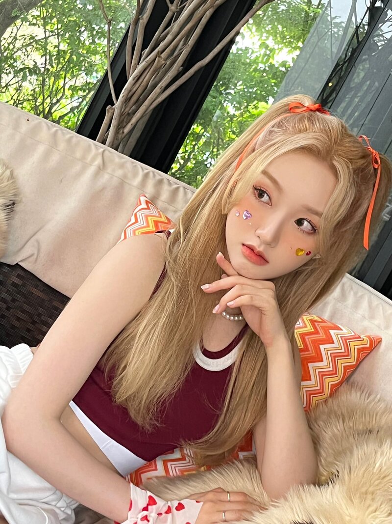 220902 LOONA Twitter Update - GoWon documents 8