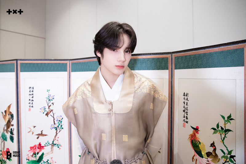 230122 TXT Weverse Update - TXT 2023 Lunar New Year Behind Photos documents 5