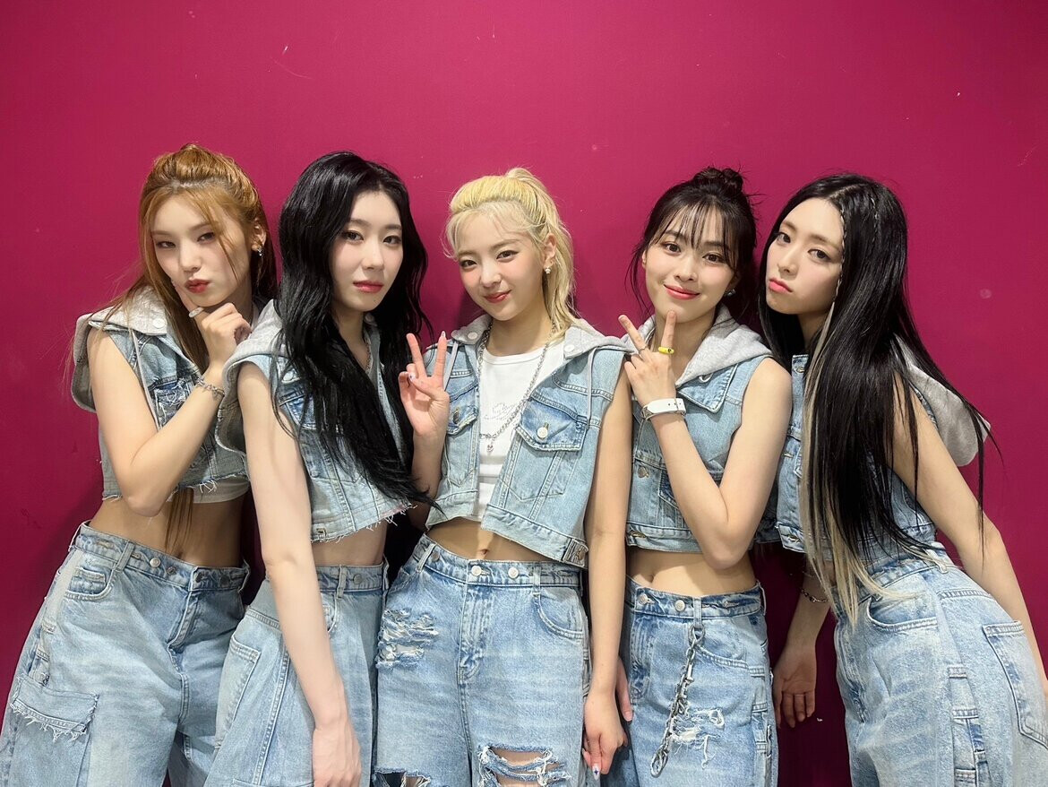 230826 - ITZY Twitter Update | kpopping