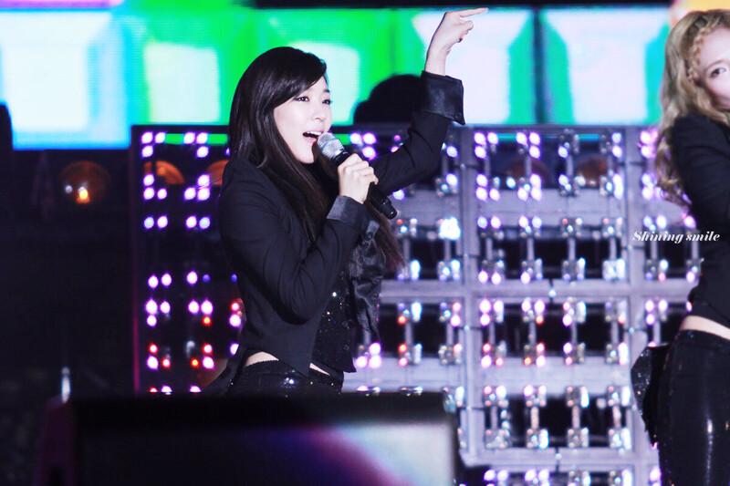 111002 Girls' Generation Tiffany at Busan Power Concert documents 20